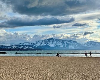 Holiday Inn Express South Lake Tahoe by IHG - South Lake Tahoe - Pláž