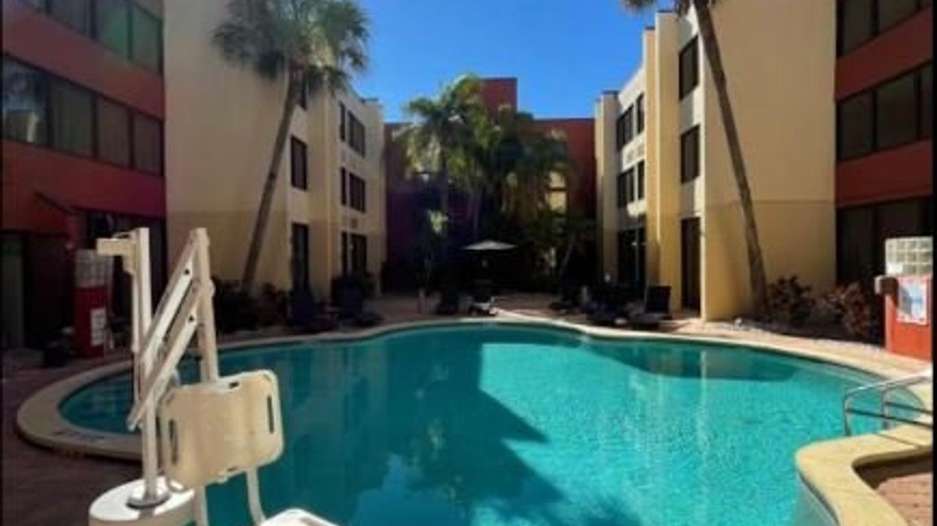 Tropical Palms Hotel