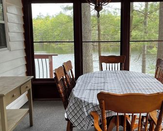 Cozy 3 Bedroom Cottage on the Trent Severn Waterway - Severn Bridge - Comedor