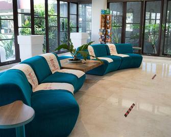 Grand Livio Kuta Hotel - Denpasar - Lobby