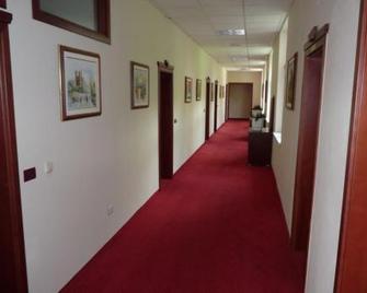 Lux Hotel Pansion - Jablanac - Pasillo