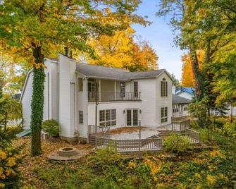 \'The Grape Escape\'-Stylish Retreat Wine Country Pa - North East - Gebouw