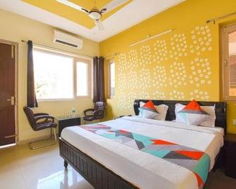 OYO 19177 Bzoie Resort - Dehradun - Bedroom