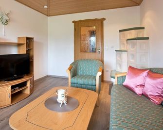 Salenberghof Ferienwohnung Traumblick - Rieden am Forggensee - Вітальня