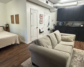 Comfy cottage with no pet or cleaning fees - Pontotoc