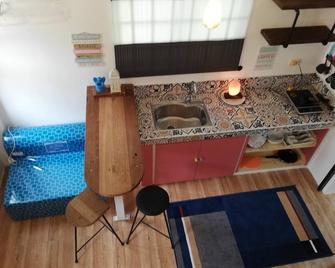 A Tiny Homes Enclave - Alfonso - Cocina