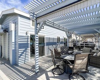 All-American Escape, Riverfront! River Lodge- Wb3 - Parker Dam - Patio