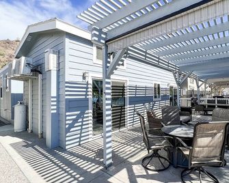 All-American Escape, Riverfront! River Lodge- Wb3 - Parker Dam - Patio