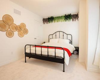 50 Minutes from Toronto Downtown. Brand New Cozy, Modern, & Instaworthy - Oshawa - Chambre