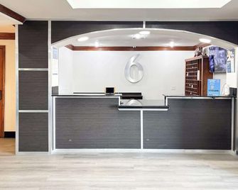 OYO Hotel Irving Dfw Airport North - Irving - Recepción