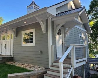 Lake House Suite - Fort Mill - Building