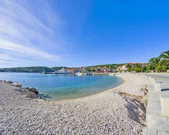 Apartments Rajna - Sumartin - Beach