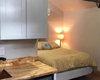 Cozy studio with WiFi and AC in delightful Nampa - Nampa - Bedroom