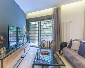 Orano -Chic 2-Bedroom Apt in Bsalim - Bsalim - Sala de estar