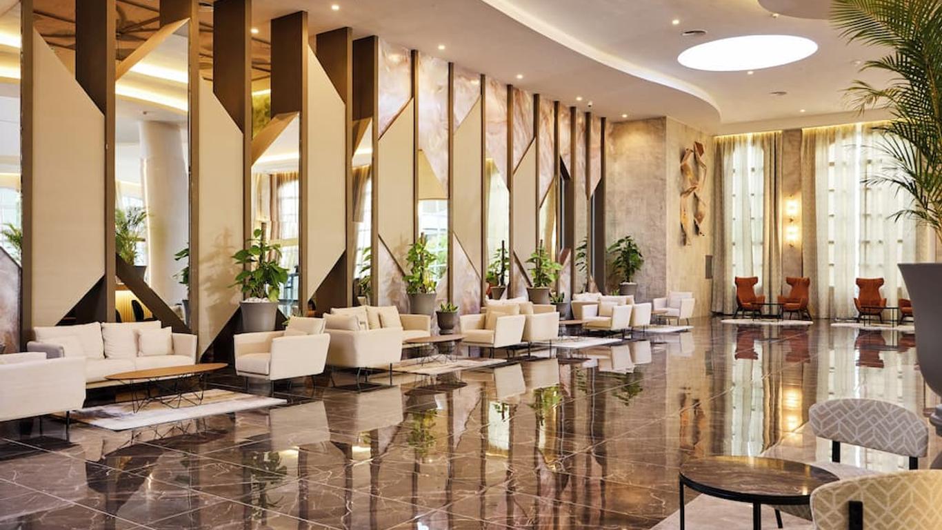 ريو بالاس بافارو أول إنكلوسيف