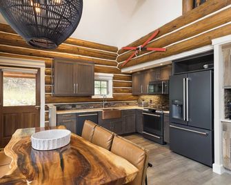 Big Sky Vacation Rentals: Pr Moose Ridge 2 - Big Sky - Kitchen