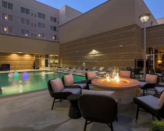 DoubleTree by Hilton Evansville - Evansville - Pool