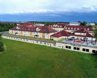 Hotel Reuterhof - Stavenhagen - Κτίριο