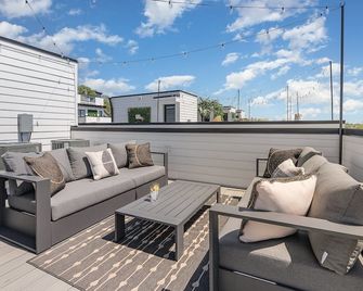 Groovy -Rooftop Patio w/ Hot Tub -Mins to Broadway - Nashville - Varanda