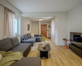 Elise Apartment Airport by Airstay - Spata - Sala de estar