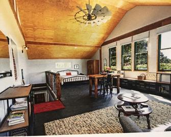 The Ripe Choice Farm Stay - Lakeport - Schlafzimmer
