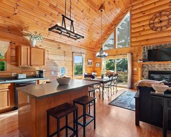 Beautiful Log Home, Lake side. - Auburn - Kitchen