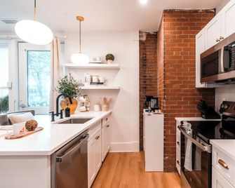 Fox Point Landing Residences - Providence - Kitchen