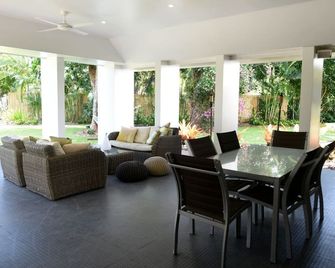 Sienna-Rose - Mission Beach - Dining room