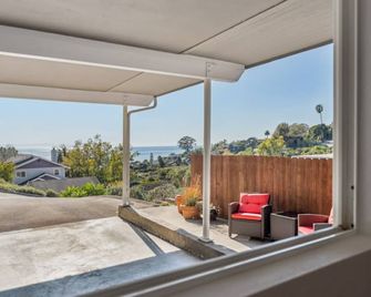 Whitney Oceanview Studio - Summerland - Balcony