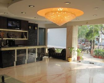 Hotel Taj Resorts - Agra - Lobby
