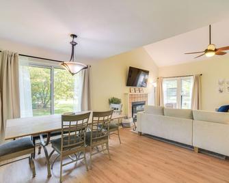 9 Mi to Saratoga Racetrack: Townhome w/ Bicycles! - Ballston Spa - Comedor