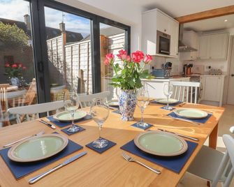 Blossom Cottage, Pet Friendly, With Open Fire In Chipping Campden - Chipping Campden - Dining room