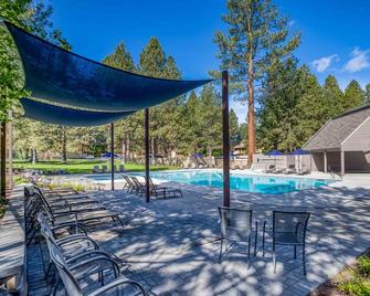 Private, hotel style suite in Bend with access to fitness center, community pool - Bend - Pool