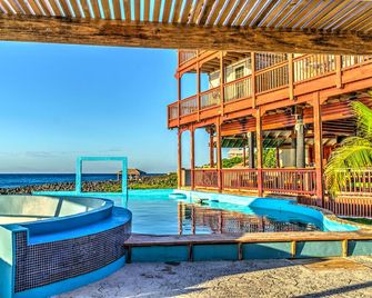 Ocean View - Coxen Hole - Pool