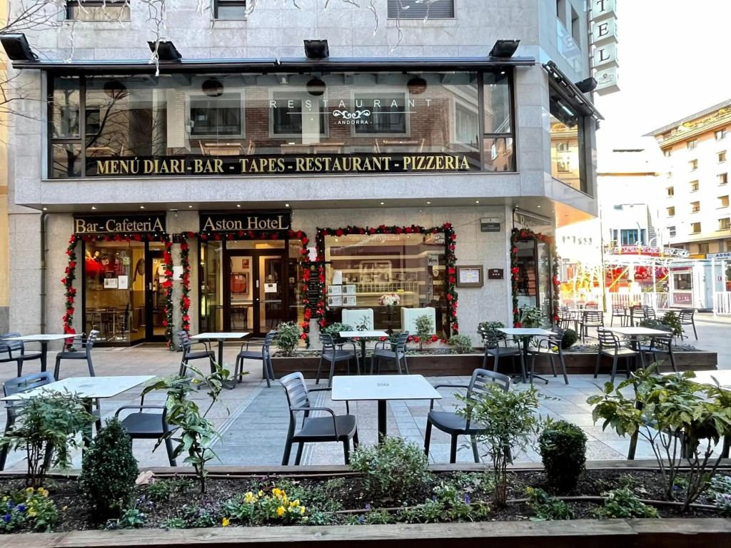 Aston Hotel - אנדורה לה ולה - פטיו