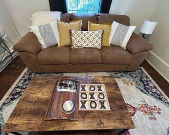 Down by the River Stay in Downtown Rome Ga - Rome - Living room