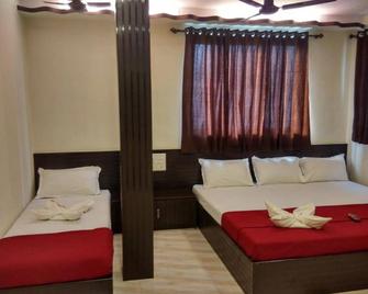 Hotel Silver Moon - Mumbai - Schlafzimmer