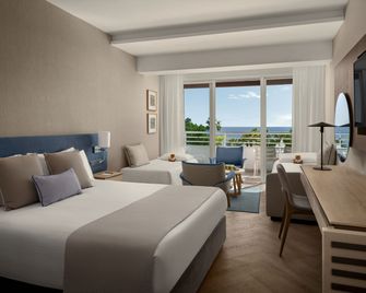 Mediterranean Beach Hotel - Limassol - Soverom
