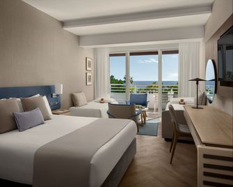 Mediterranean Beach Hotel - לימסול - חדר שינה