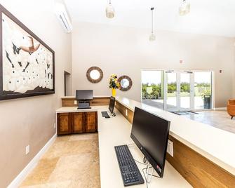 Ocean Breeze Resort - Whitby - Recepción