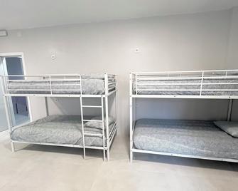 Hostel Oasis - Madrid - Bedroom