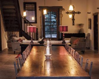 Restored farmhouse, fenced garden 1.8 Ha, private swimming pool - Orthevielle - Comedor
