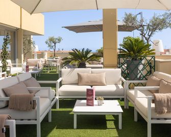 Best Western Hôtel Méditerranée Menton - מאהטו - בר