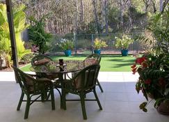 Noosa/Coolum 2 Bedroom s/contained studio apartment - Noosa Heads - Innenhof