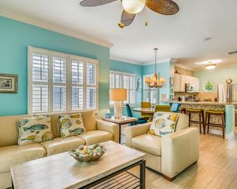 Tropical oasis near all the action with central AC & balcony - Duck Key - Living room