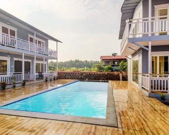 Royal Tulip Goa Beach Cottages - Arambol - Zwembad