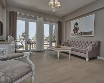 Datca Doris Hotel - Datça - Living room