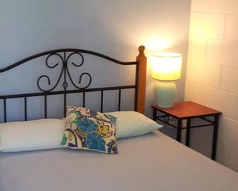 Absolute Backpackers - Mission Beach - Bedroom