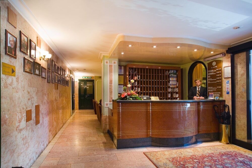 Domus Hotel-1 - קייב - דלפק קבלה