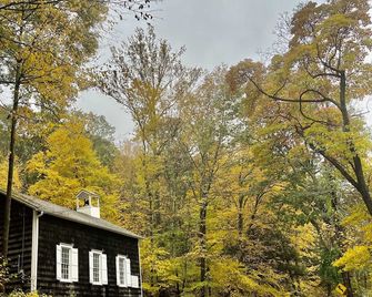 Cozy 1845 Chapel Escape near Appalachian Trail and Fahnestock Park - Hopewell Junction - Vista del exterior